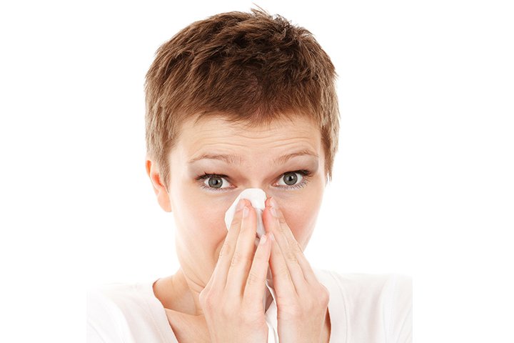 Πώς να καθαρίσετε φυσικά τη βουλωμένη μύτη